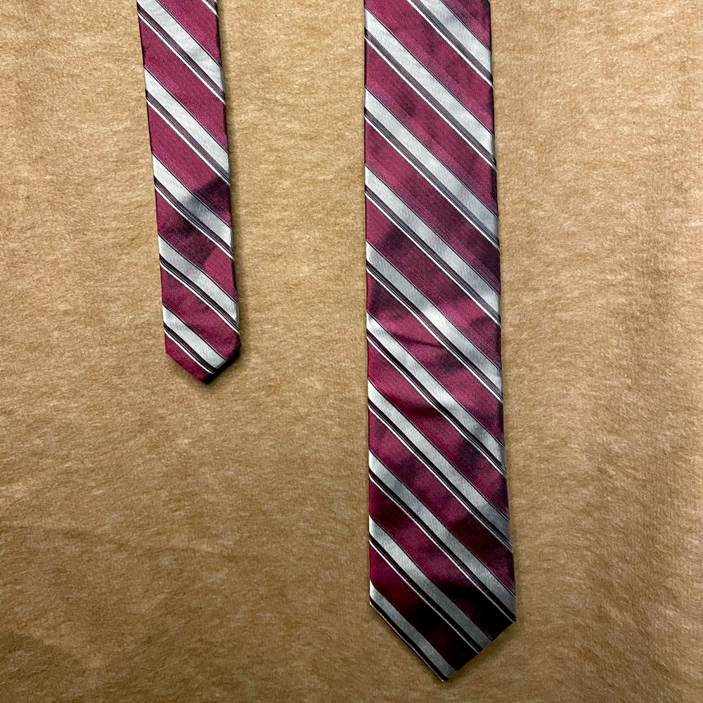 Red and Silver Calvin Klein Men’s Tie